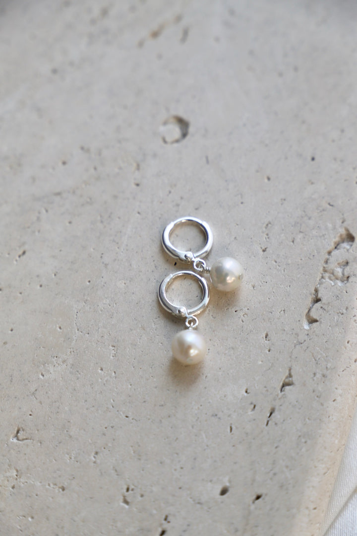 SILVER FRESHWATER PEARL HUGGIES