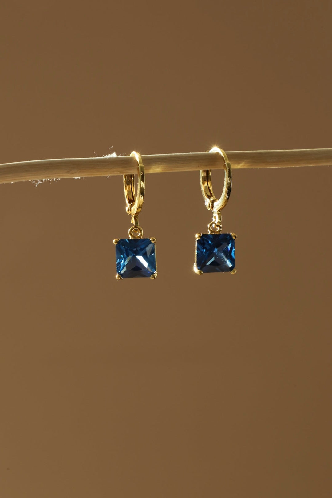 SQUARE BIRTHSTONE HUGGIES