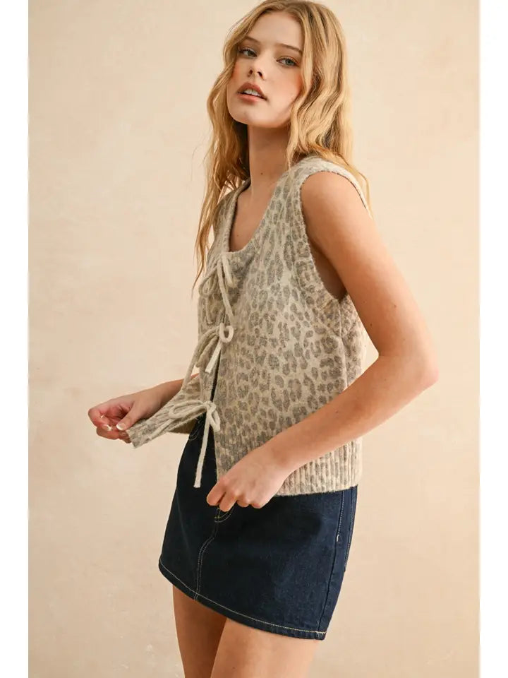 LEOPARD KNIT VEST