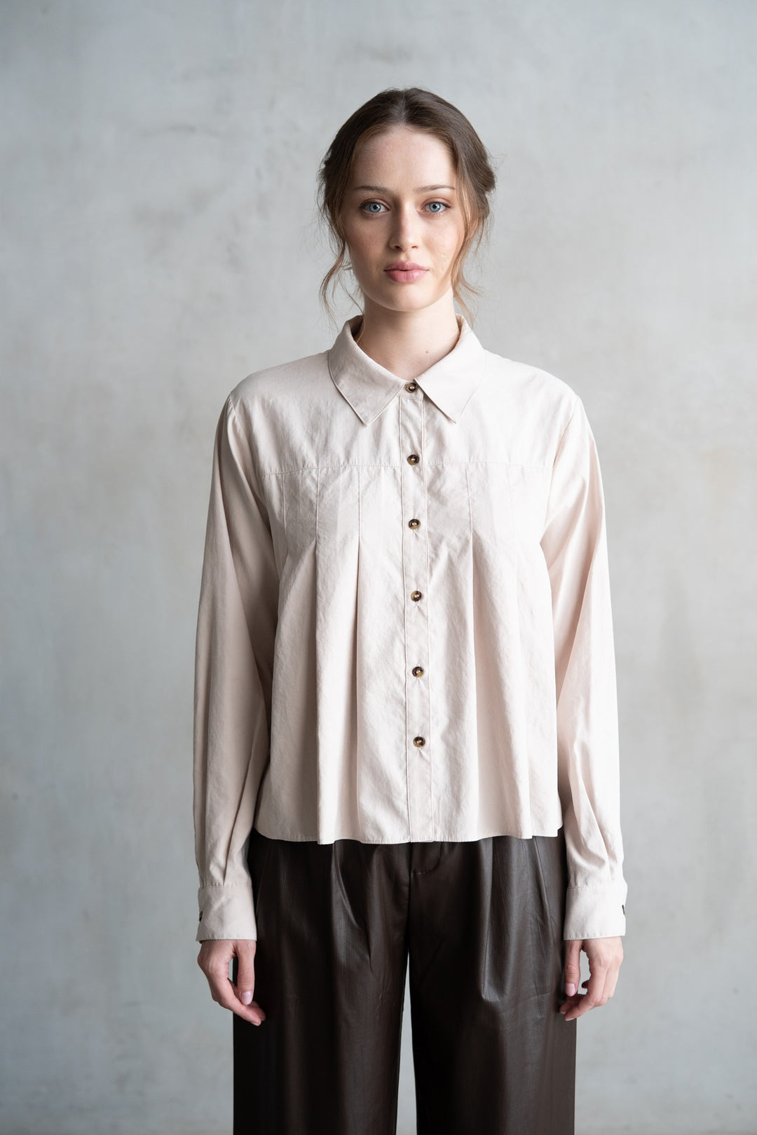 PLEATED BUTTON UP