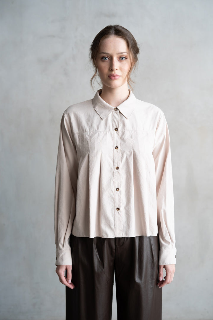 PLEATED BUTTON UP