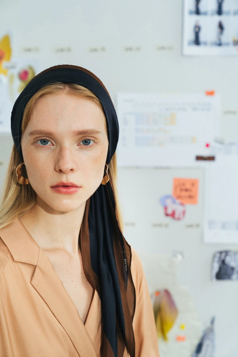 BLACK NECK SCARF
