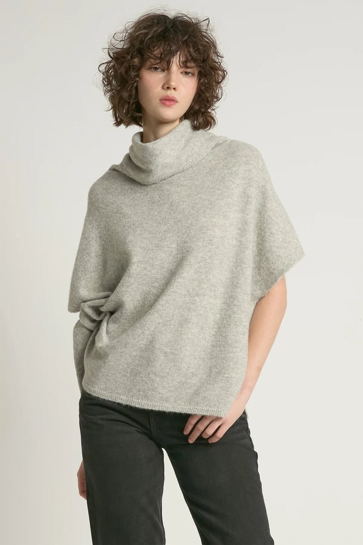 PONCHO VEST- LIGHT GREY
