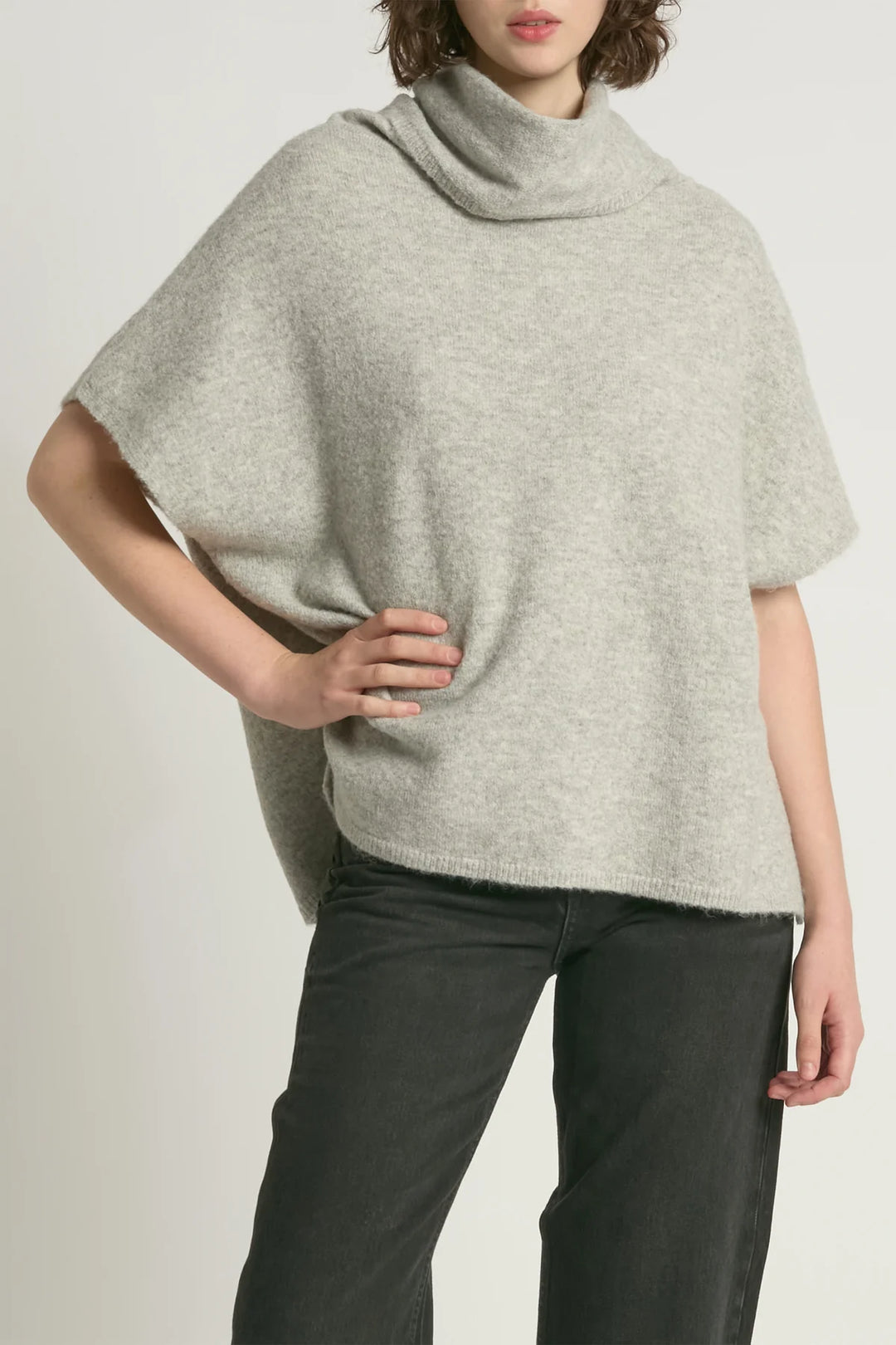 PONCHO VEST- LIGHT GREY
