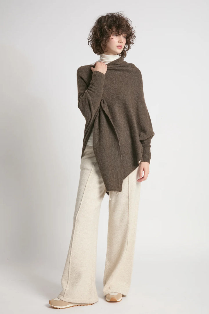 Basic Triangle Poncho with Sleeves