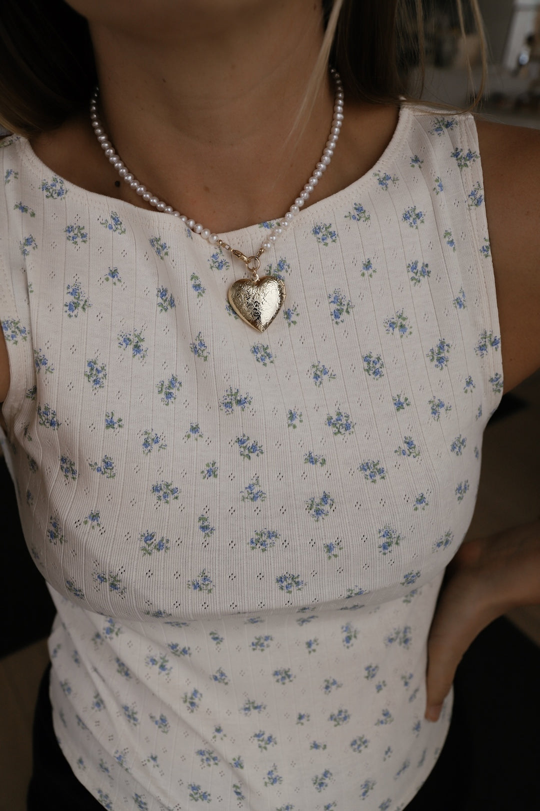 EMBOSSED HEART LOCKET