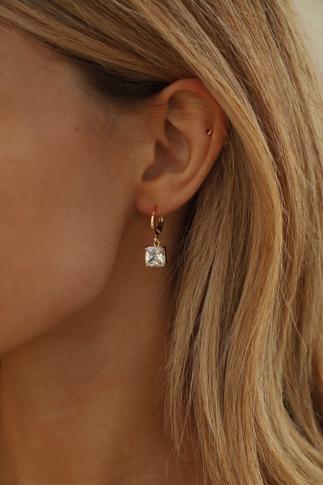 CLEAR SQUARE HUGGIES