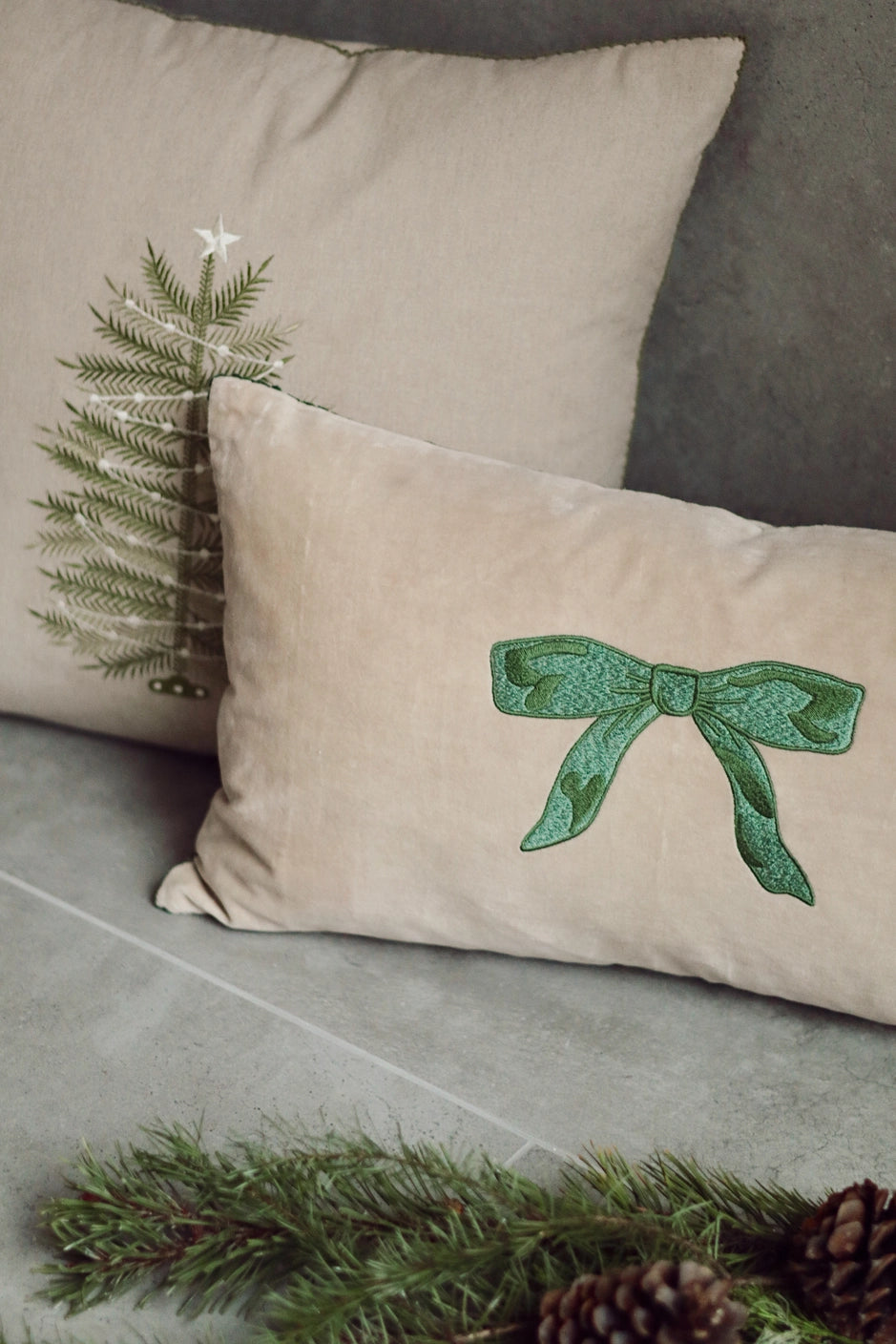 VELVET BOW PILLOW