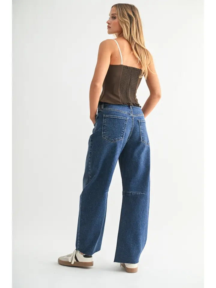 BARREL JEAN WITH SEAMS