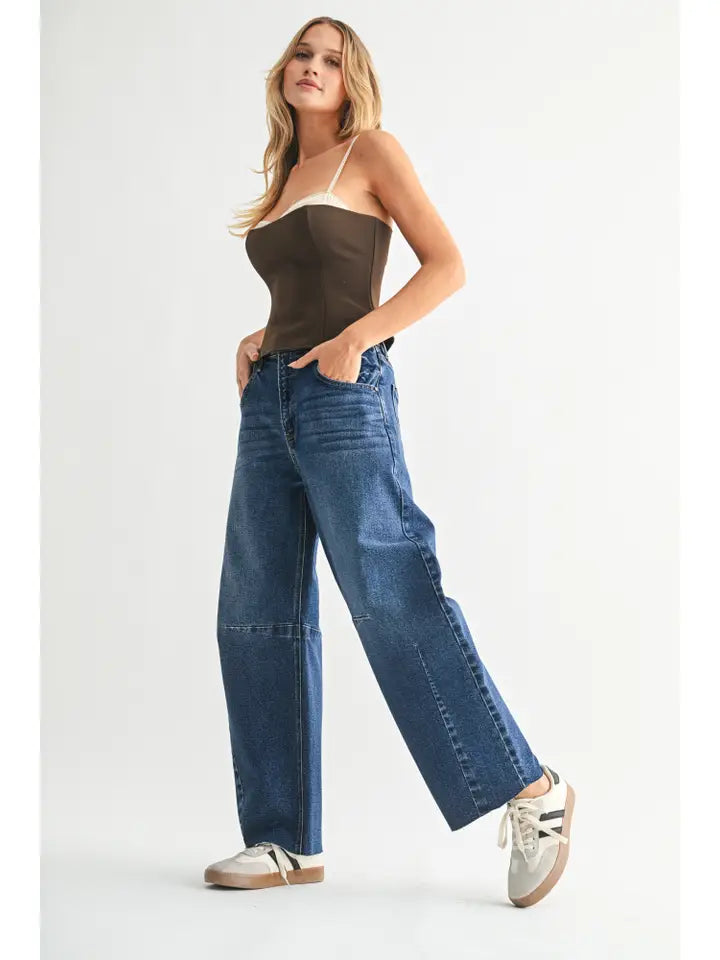 BARREL JEAN WITH SEAMS