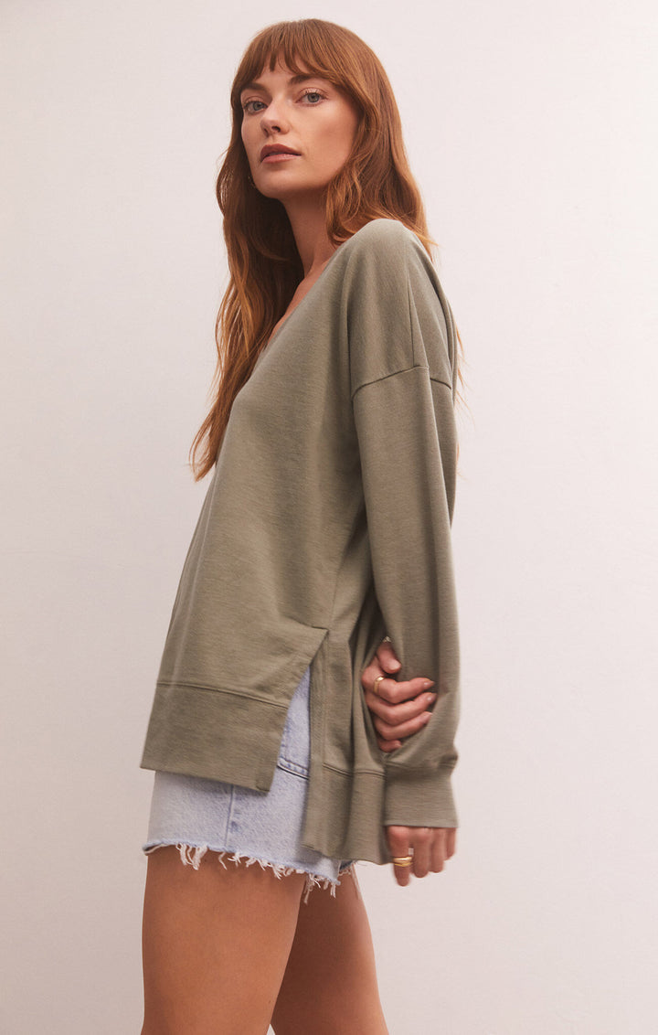 MODERN V-NECK WEEKENDER