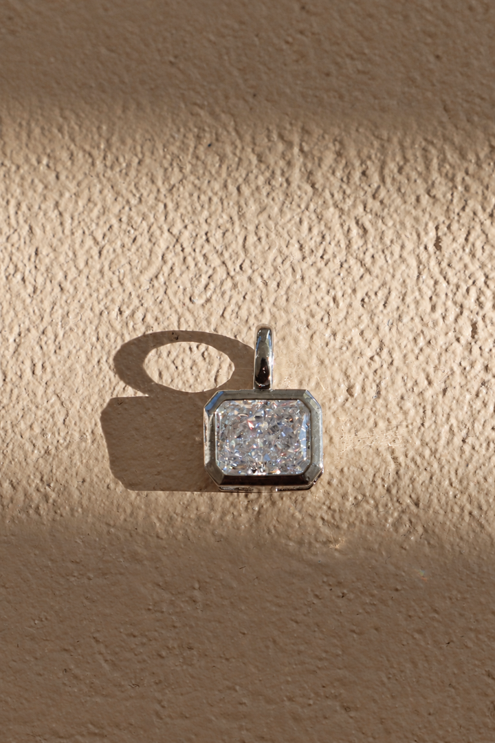CLAIRE EAST TO WEST RECTANGLE PENDANT-SILVER