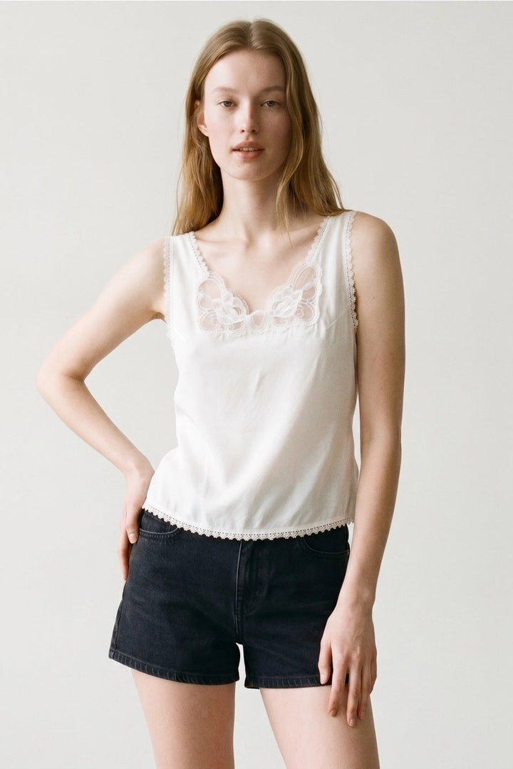 LACE TRIM DETAIL SLEEVELESS TOP WHITE