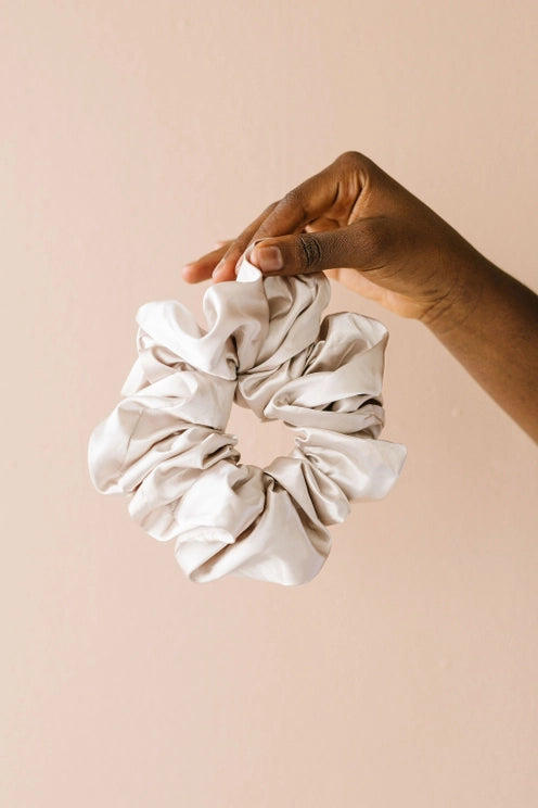 SATIN JUMBO SCRUNCHIE - LATTE