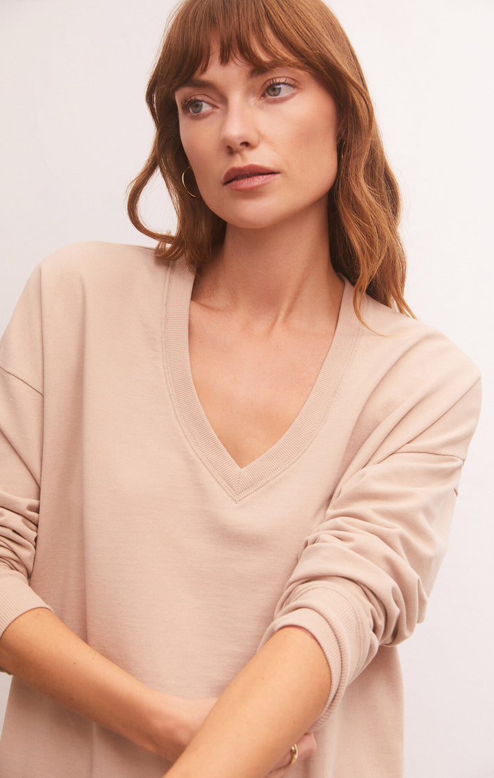 MODERN V NECK WEEKENDER