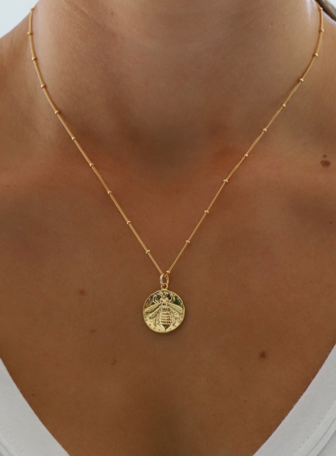 BEE MEDALLION NECKLACE