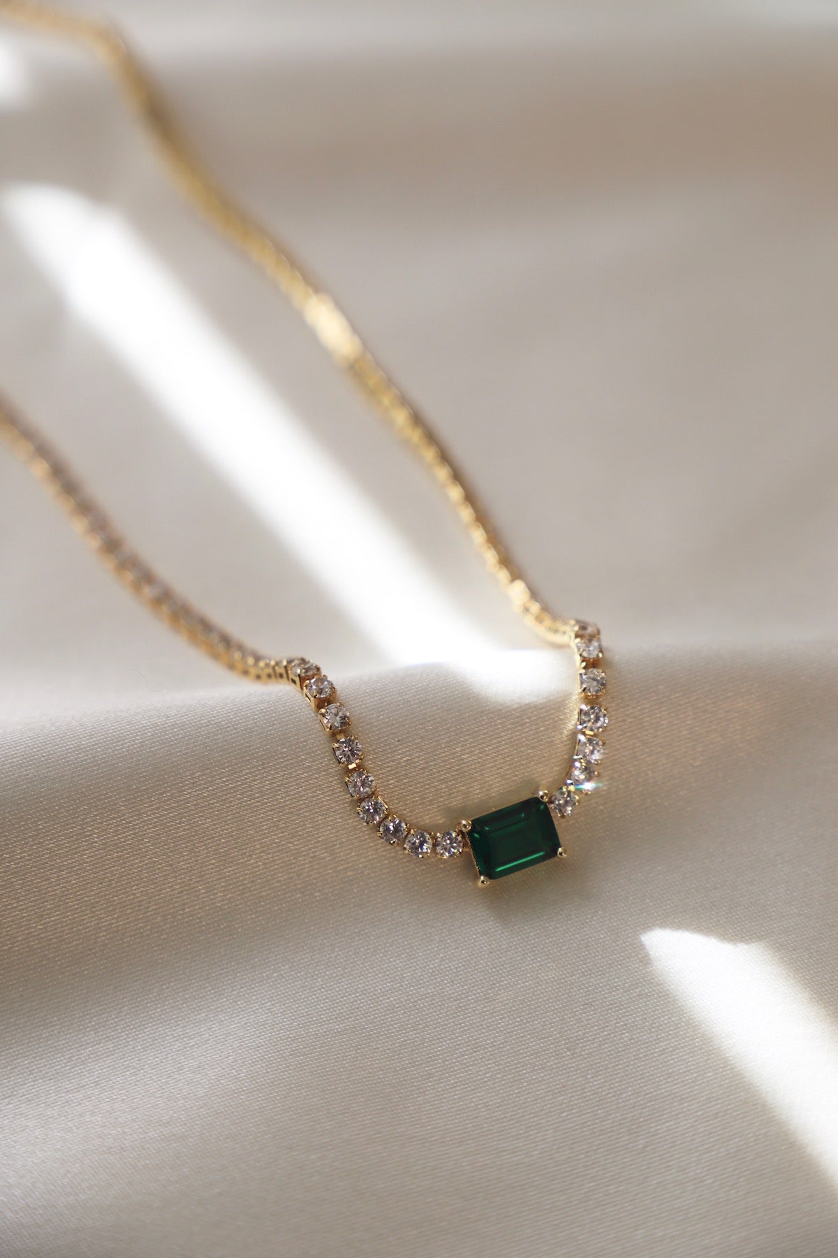 14k Solid Gold Rectangular Emerald Necklace – Azil Boutique