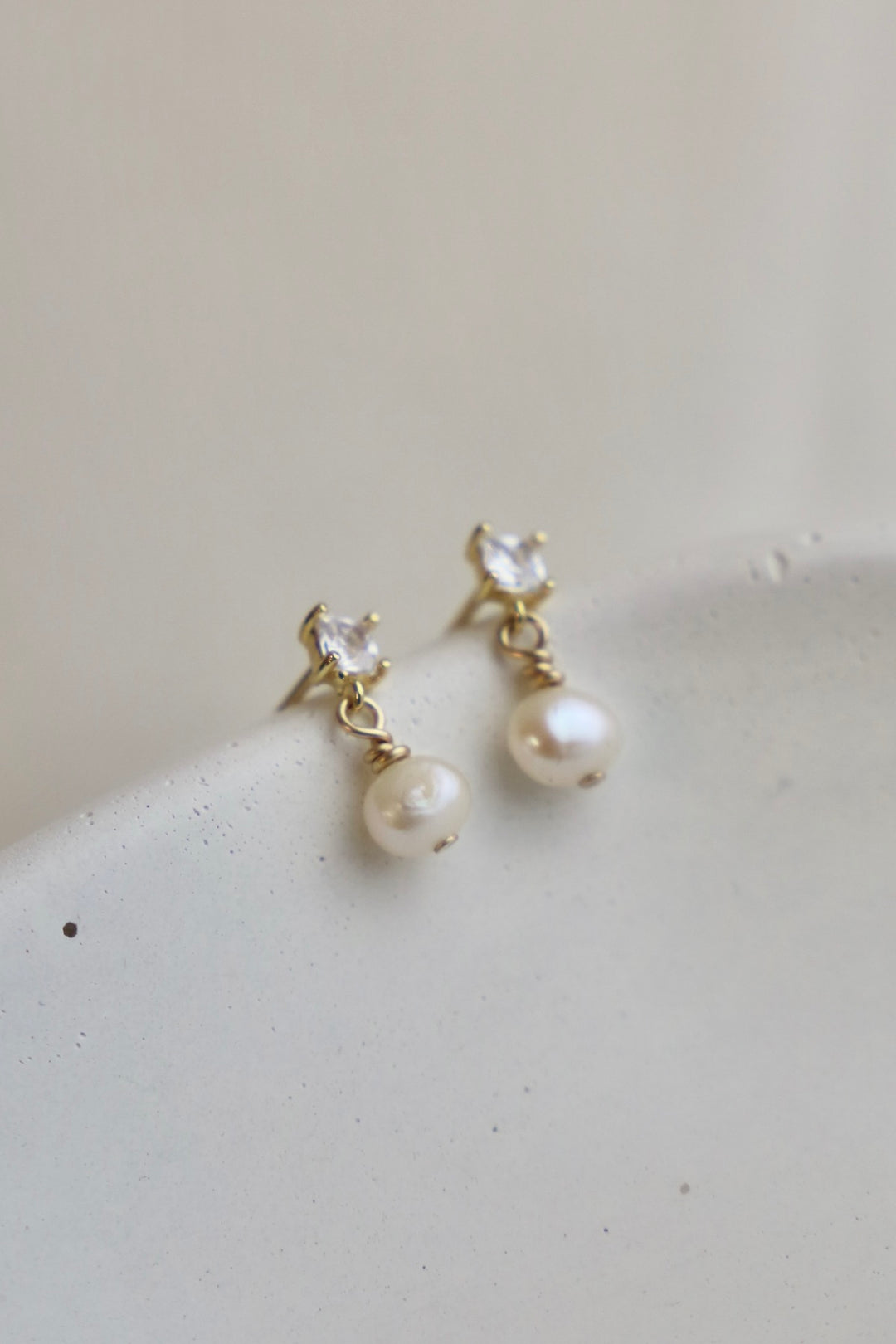 CLAIRE PEARL STUDS