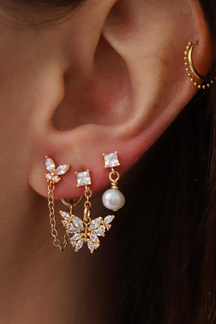 CLAIRE PEARL STUDS