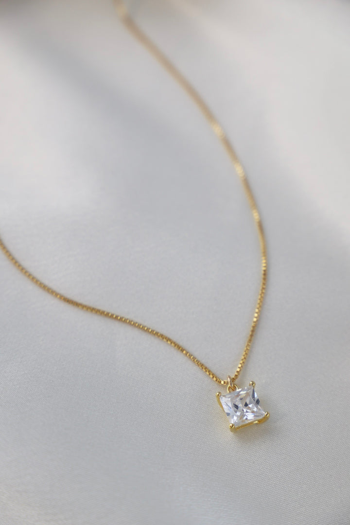 COLLINS NECKLACE